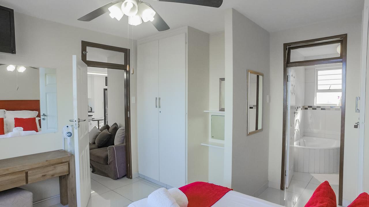 South Coast Beachfront Holiday Apartments Amanzimtoti Exterior foto