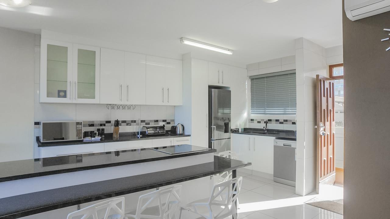 South Coast Beachfront Holiday Apartments Amanzimtoti Exterior foto
