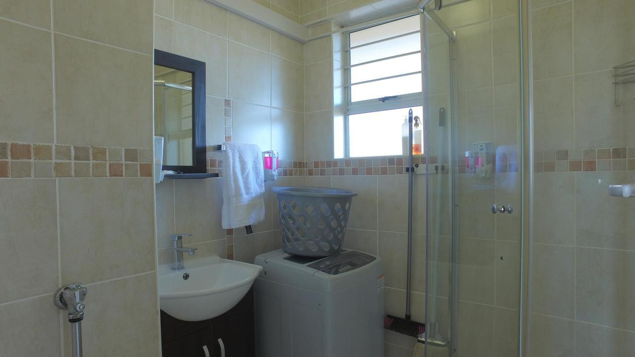 South Coast Beachfront Holiday Apartments Amanzimtoti Exterior foto